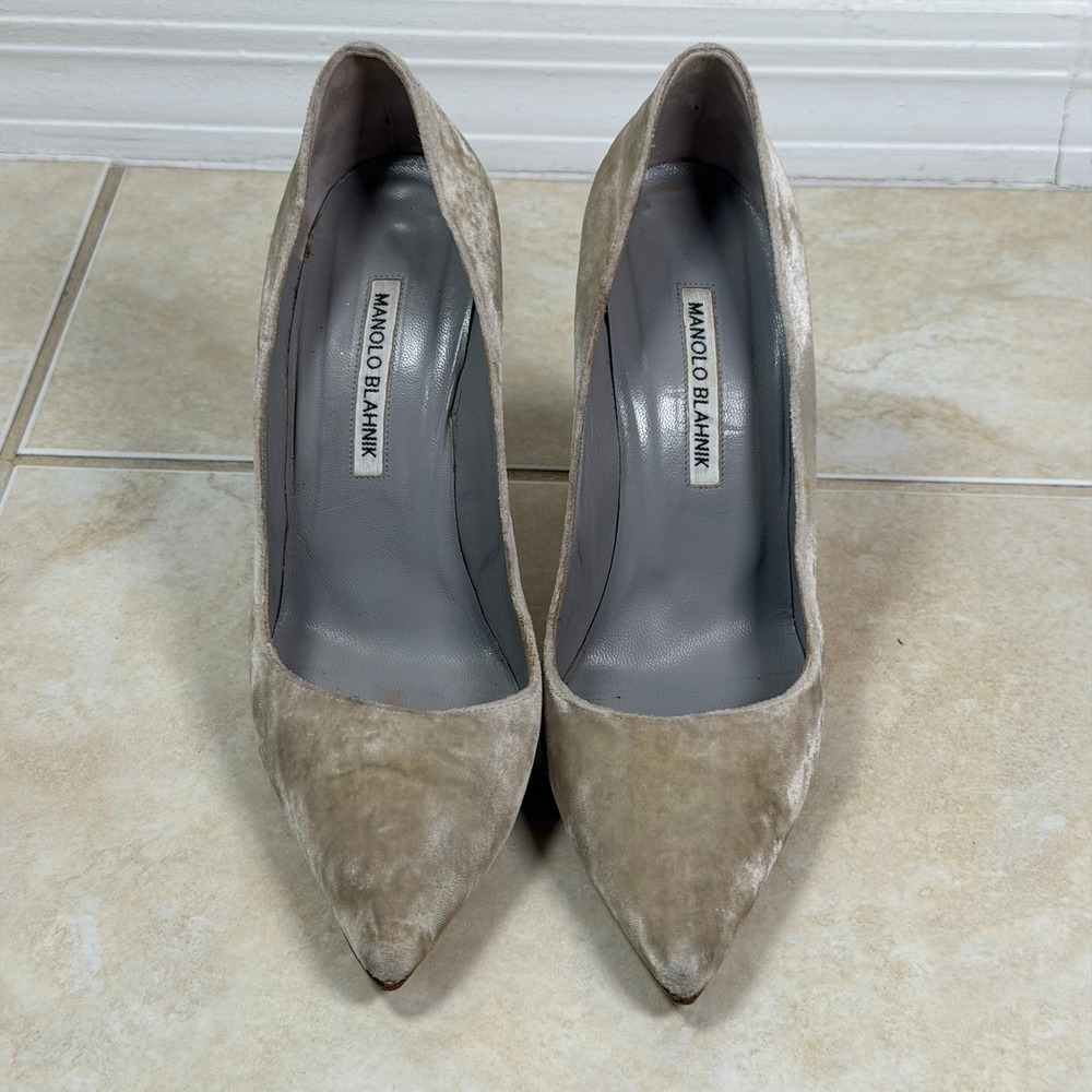 Manolo Blahnik BB Pump Women 38.5 Beige Velvet Pointed Toe Stiletto Heel